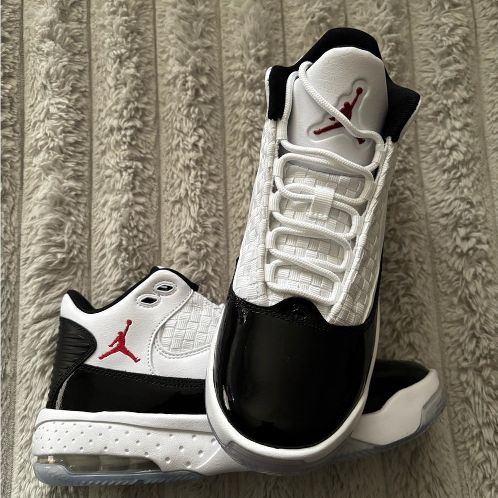 AIR JORDAN MAX AURA 2 (GS)